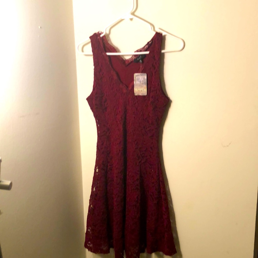 Mildly used burgundy dress. Size M 95% Nylon 5 % spandex /Linng 100% polyester